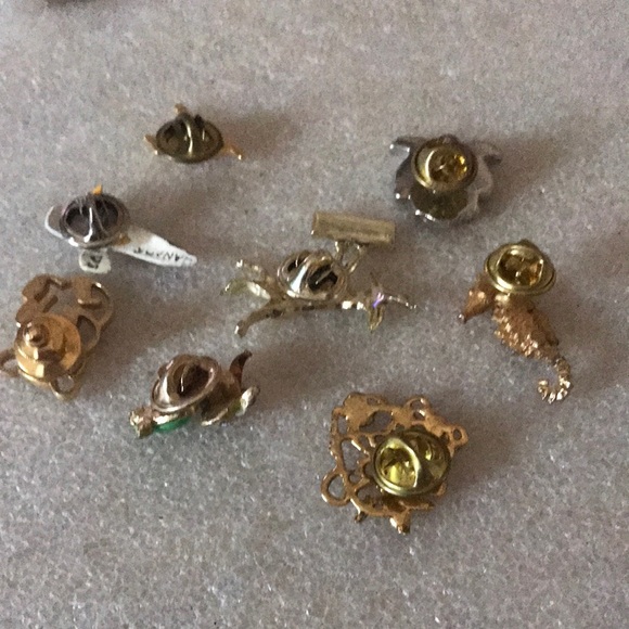 Assorted Animal-Themed Pins - Picture 4 of 5